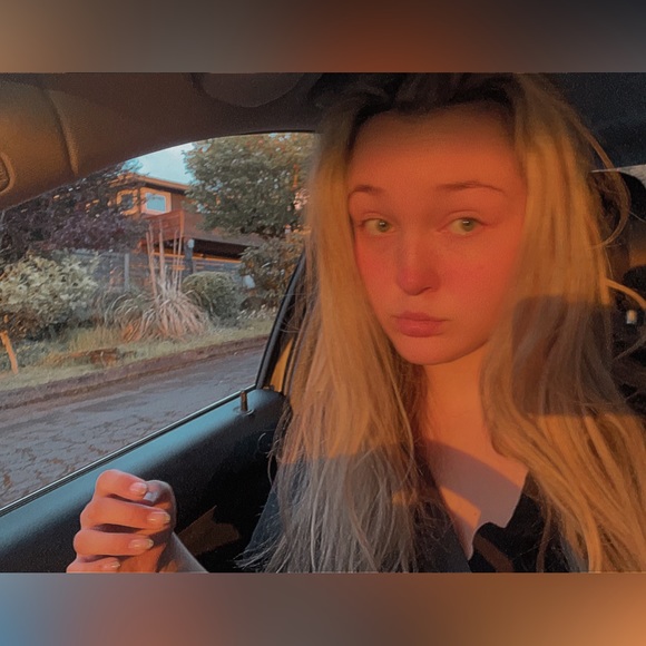 Meet your Posher, Kori - Picture 2 of 4